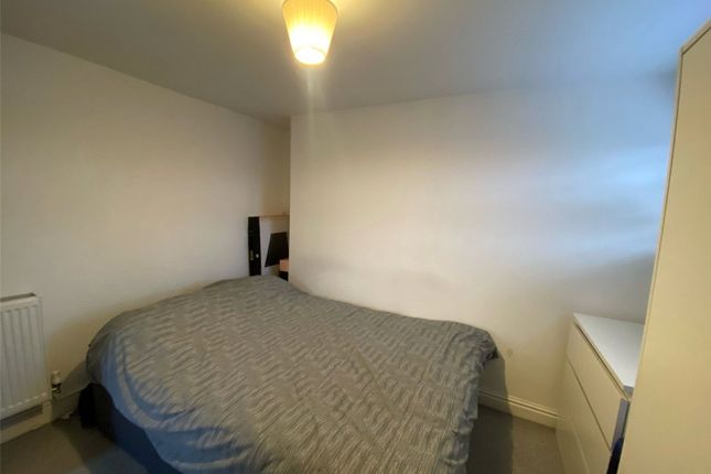Room 3, 62, Catford Hill, London photo 3