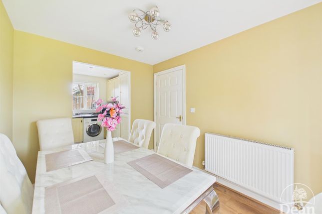 17, Faller Fields, Lydney photo 4