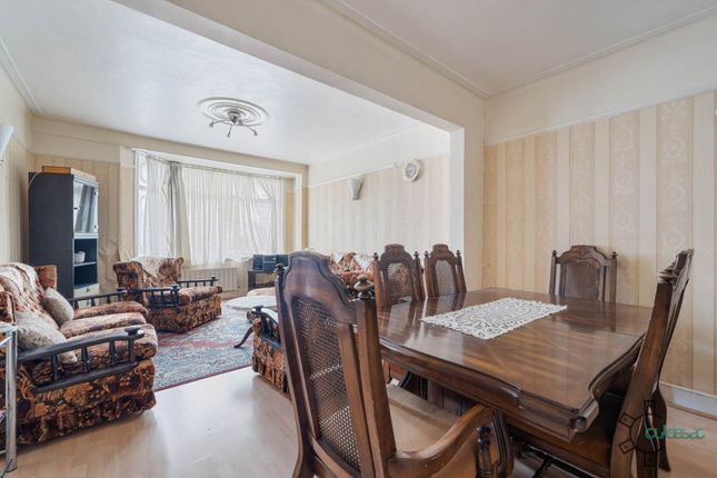 26, Kimberley Road, London photo 2