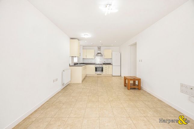 1 Wells View Drive, Bromley photo 4