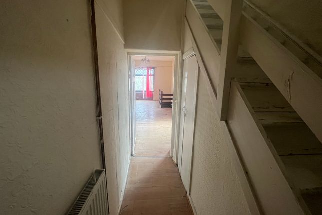Flat to rent in East Road, Ferndale
