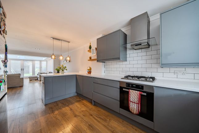 53, Brookside, Guildford photo 2