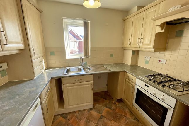 6, Collingsway, Darlington photo 4