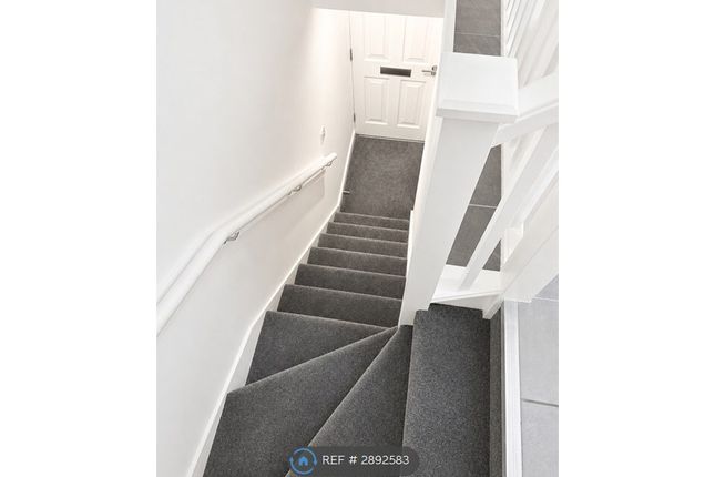 Flat, Lower Fold Marple Bridge, Stockport photo 4