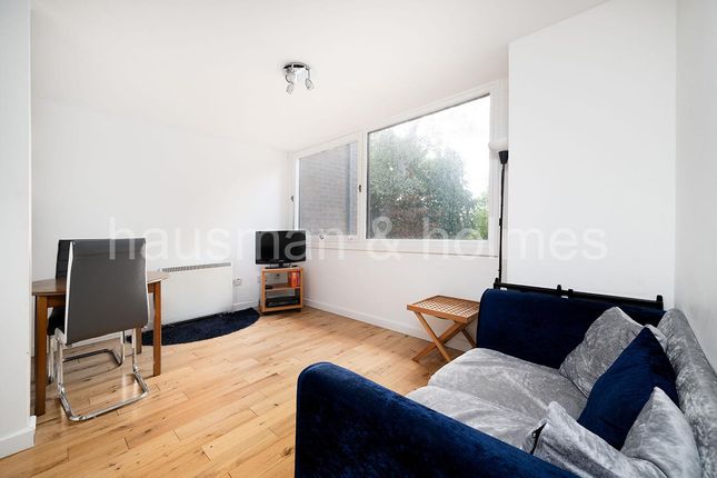 113, Britten Close, London photo 4