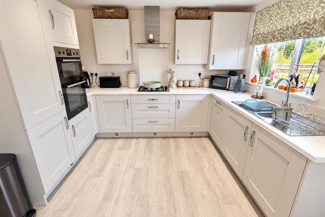 35, Hayloft Way, Nuneaton photo 4