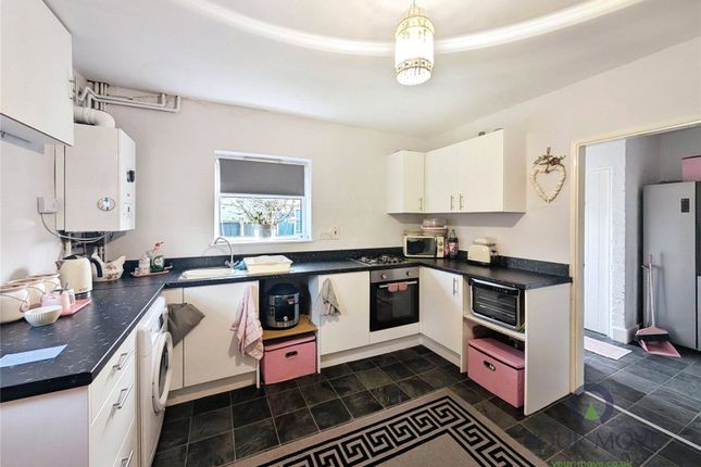 124, Lansbury Grove, Staffordshire photo 3