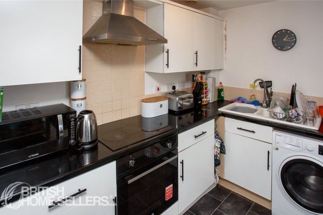 Flat for sale in Hollybrook Park, Bristol, Somerset