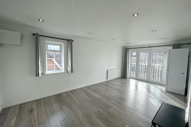 Osborne Court, Harrow photo 3