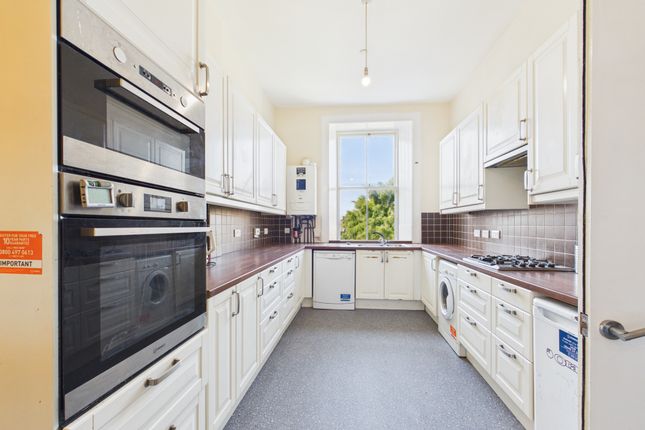43 3F2, Polwarth Gardens, Edinburgh photo 3