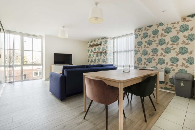 Thumbnail Flat to rent in Great West Road, London