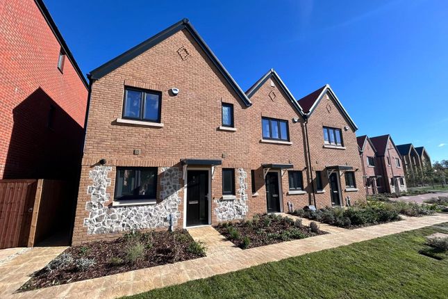 2-bed terraced on Rosewood, Maidstone, £1,590/mo