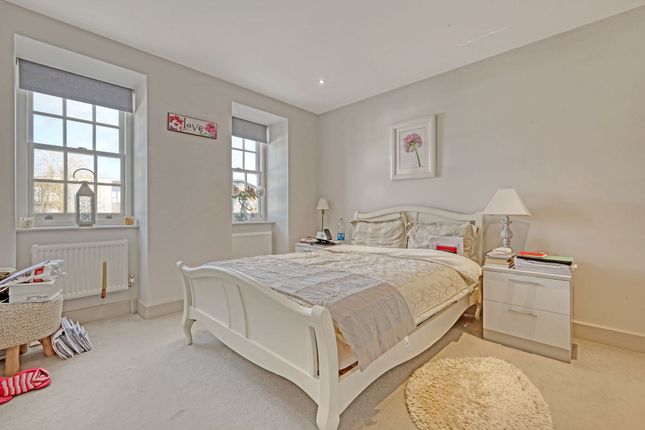 Flat 3, New Coach House, Romford photo 4