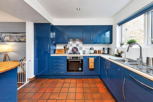 6 Grove Gardens, Ely photo 3