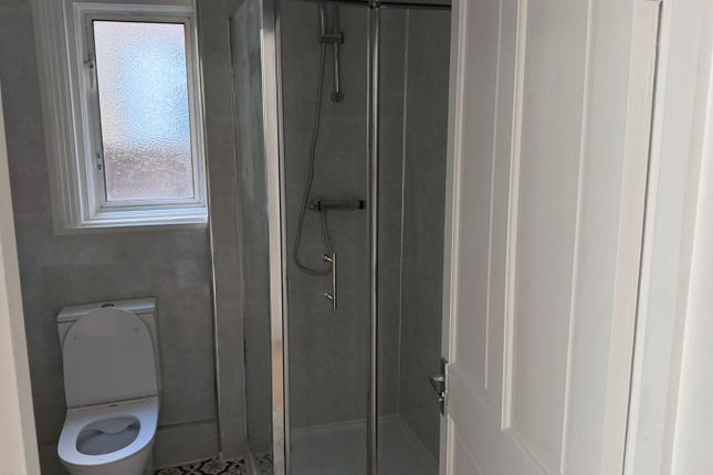 56 Totterdown St, London photo 3
