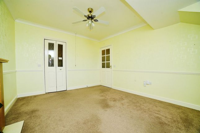 Flat for sale in Albion Court, Anlaby Common, Hull