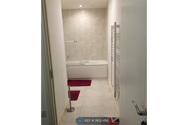 Apartment, Whitestone Way, Croydon photo 3