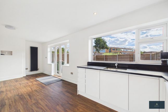 Flat 1, Woolden House,, Connaught Avenue, Chingford photo 4