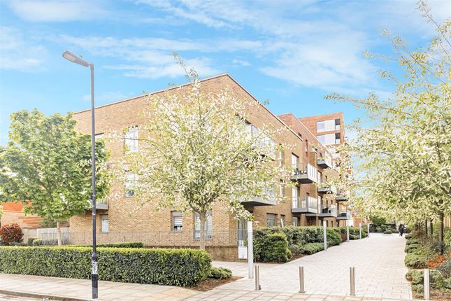 Thumbnail Flat for sale in Bath House Court, Smithfield Square, Hornsey
