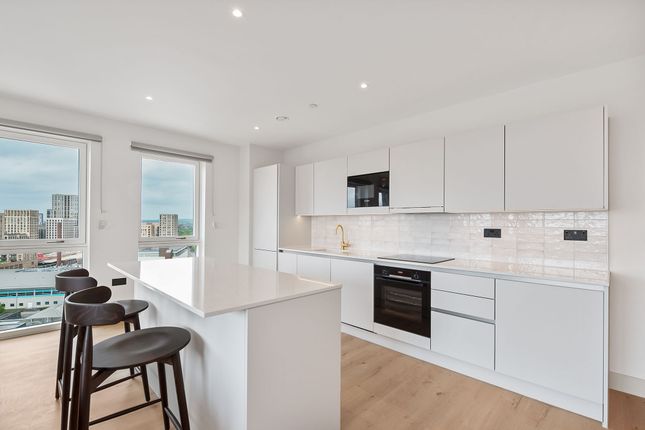 Thumbnail Flat to rent in The Draper, Draycote House, Colindale