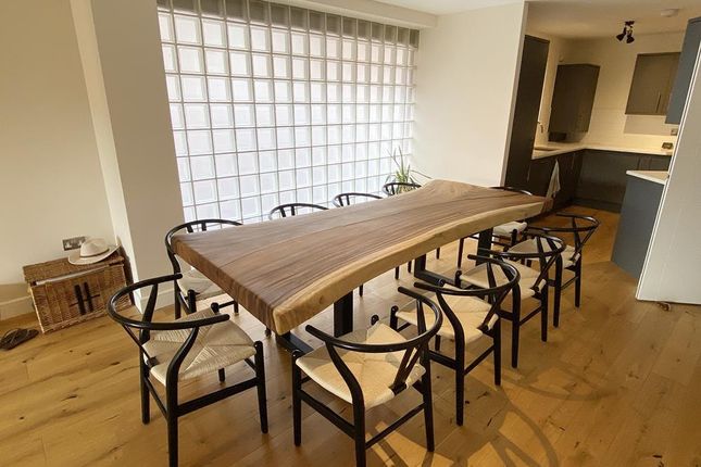 Apartment 4, Rousbury, Shoppenhangers Road, Maidenhead photo 3