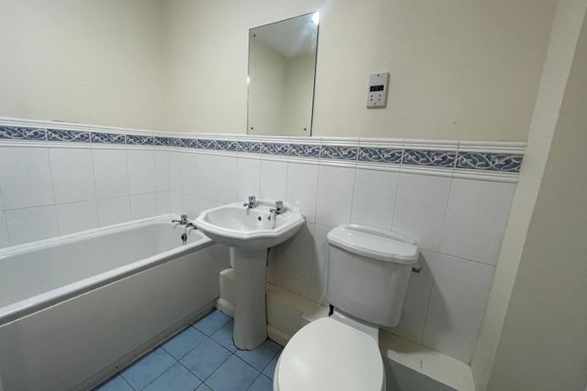 Flat 12, Beechwood Court, 21, Falkland Mount, West Yorkshire photo 5