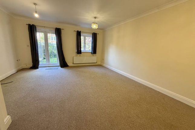 17, Sycamore Road, Lindford photo 4