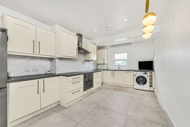 Flat D, 80, Union Road, London photo 4