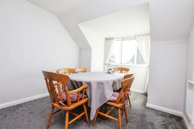 52, Magdala Court, Worcester photo 4