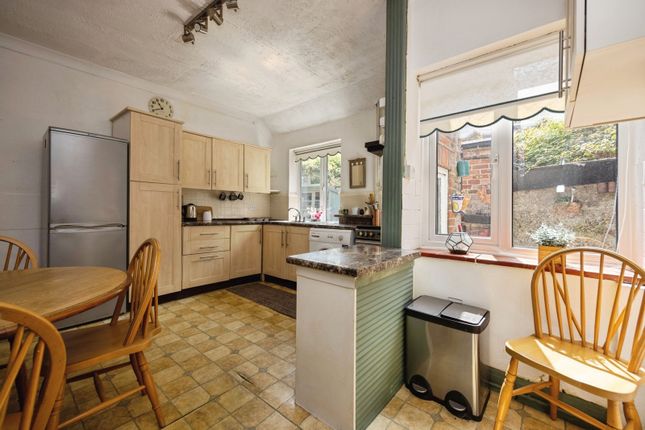 27, Carlos Street, Surrey photo 4
