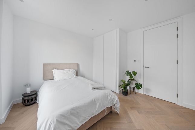 Flat 1,3 Maple path, Maple Path, London photo 5