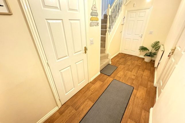 17 Willow Grove, Willenhall photo 2