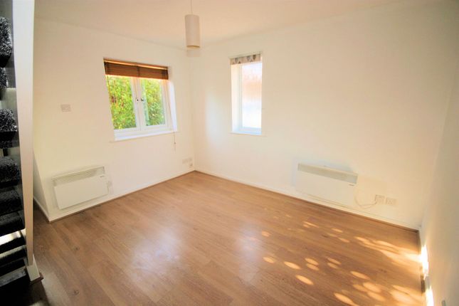 Elveden Close, Bushmead, Luton photo 3