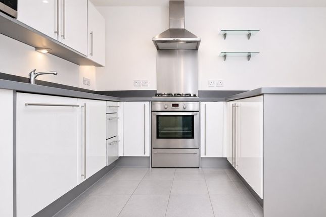 17, Buckler Court, Eden Grove, London photo 4
