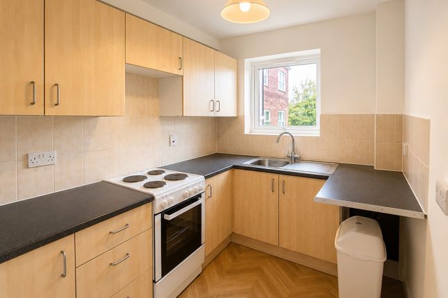 Highland Court, Gordon Road, London photo 2