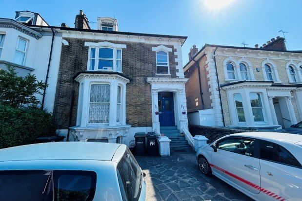 Maisonette to rent in Overcliffe, Gravesend