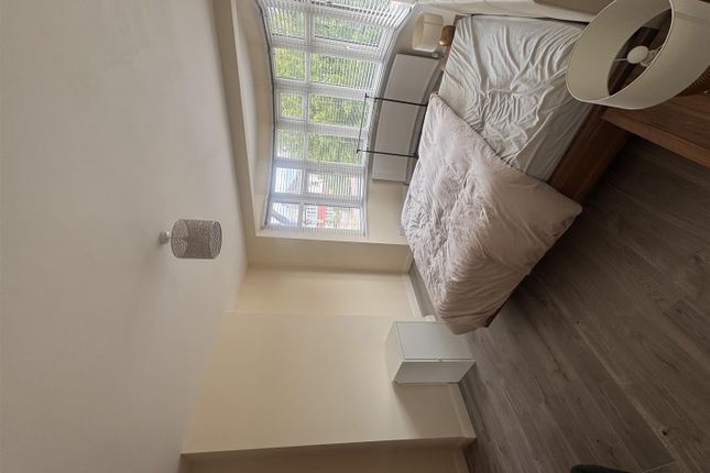 130, Elgar Avenue, Surbiton photo 3