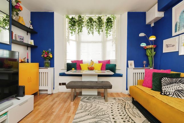 2-bed flat on 34, F2, Devonshire Place, Brighton, £365,000