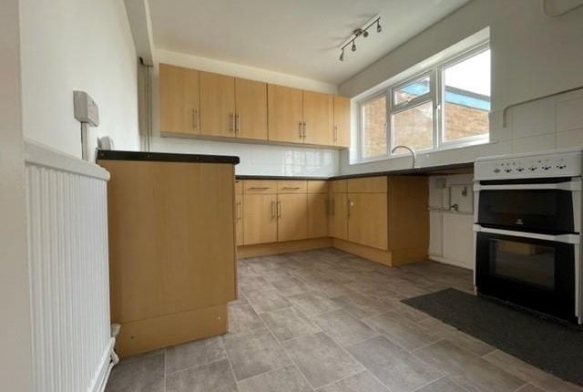 Maisonette to rent in Durlston Parade, Durlston Drive, Bognor Regis