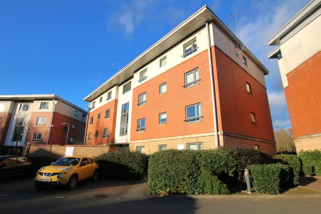 Flat for sale in West Cotton Close, Northampton