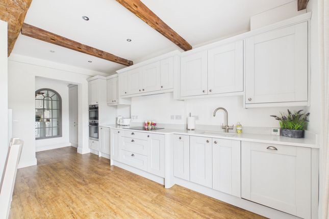 2 Witcombe Court, Gloucester photo 3