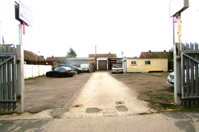 Commercial property to let in Marsh Road, Luton, Bedfordshire