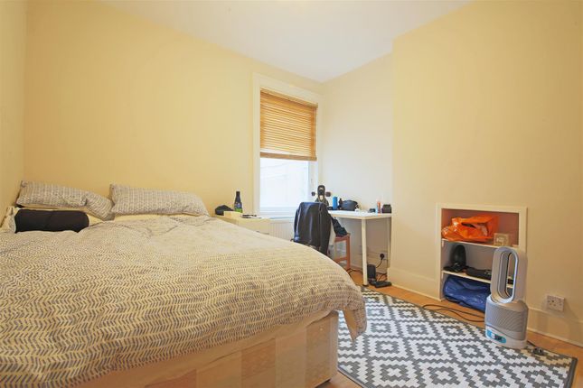 27, Hoyle Road, Tooting photo 4