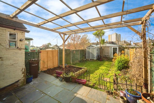 Terraced house for sale in Robinia Avenue, Gravesend