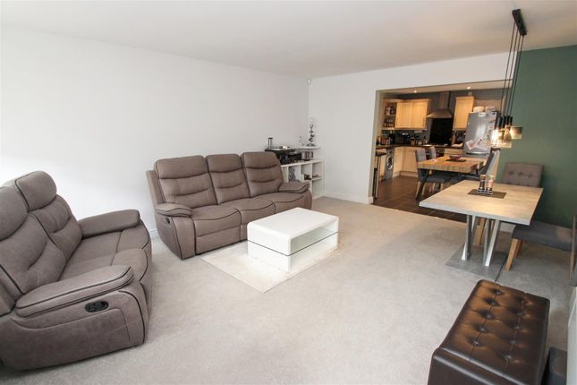 1 The Courtyard, High Street, Rushden photo 2