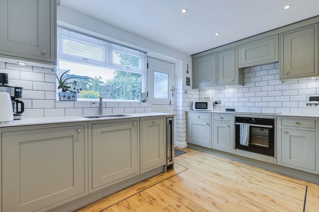 46, New Park Avenue, Pudsey photo 4