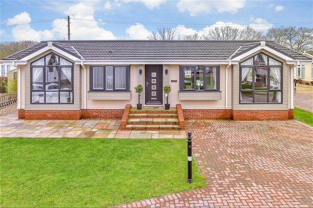 2-bed caravan on Maidstone Road Paddock Wood, Tonbridge, £300,000