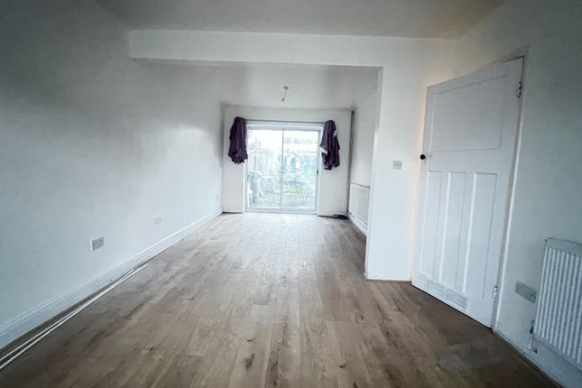 46, Pembroke Avenue, Luton photo 2