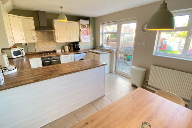 13, Rocher Close, Westbury photo 4