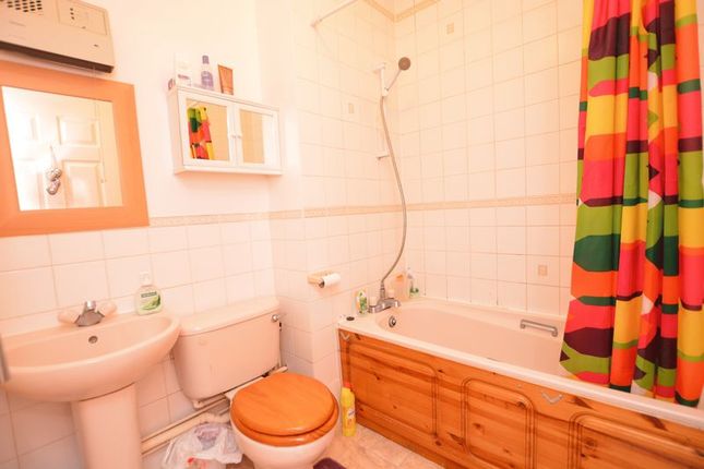 Studio for sale in Upton Court Road, Slough